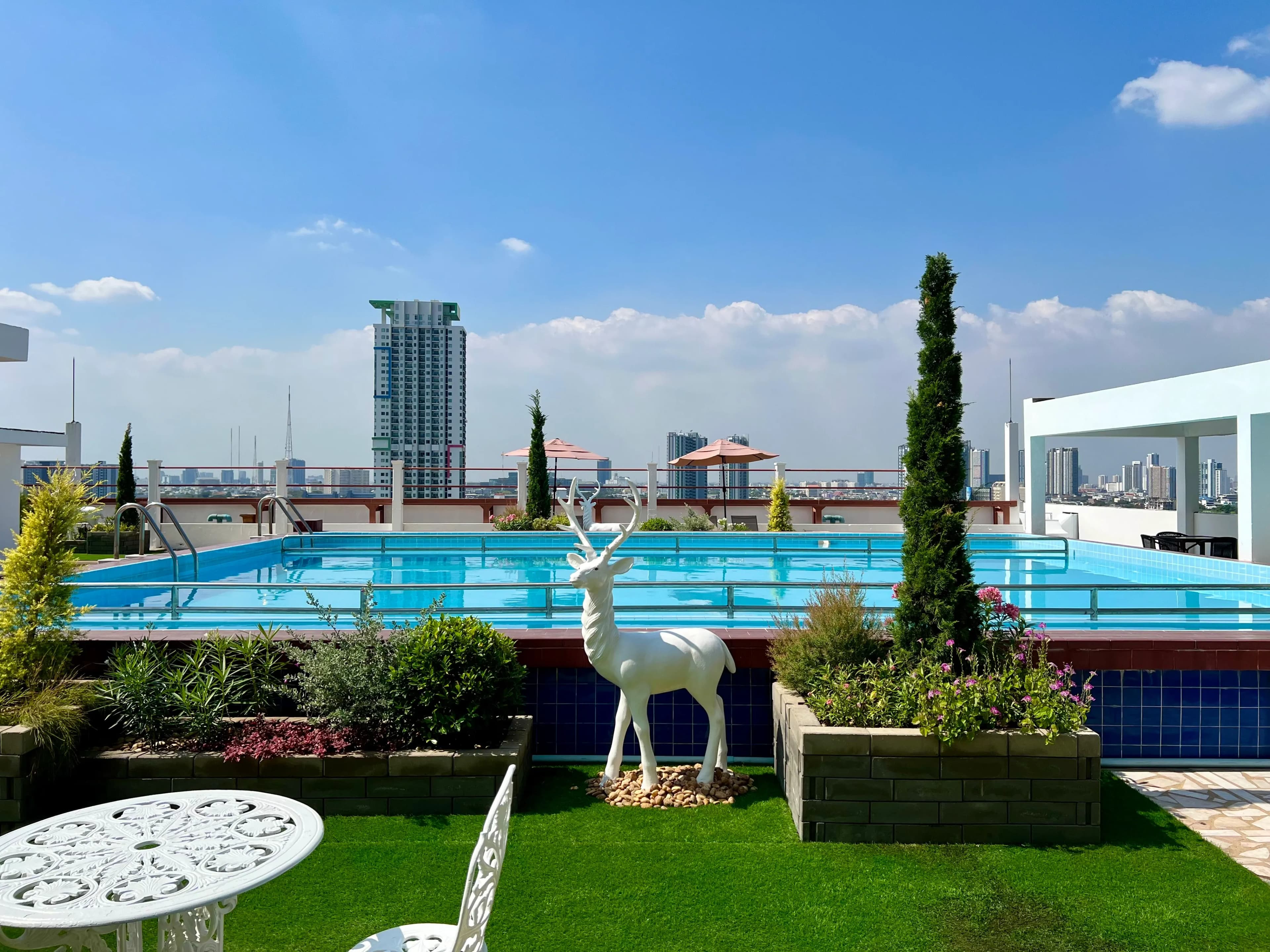 Elizabeth Hotel Bangkok exterior